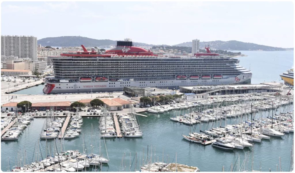 Le Valiant Lady, en escale à Toulon. Photo Florian Escoffier